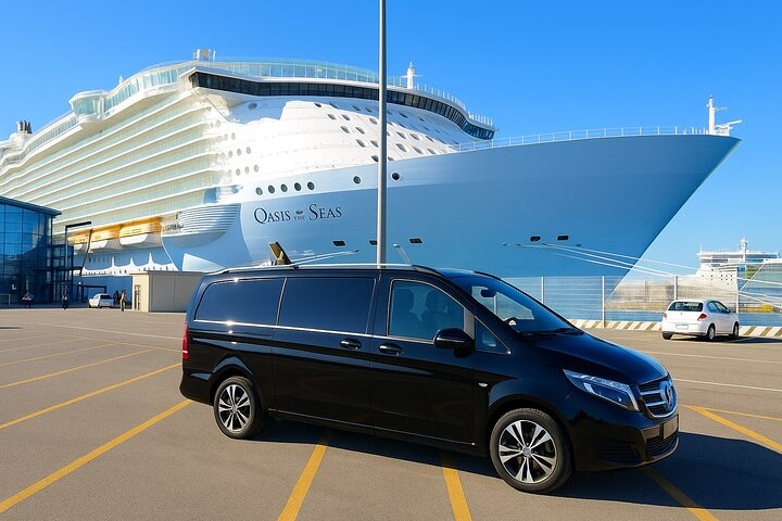 Auckland Downtown Hotel Transfers to/from Cruise Ship in Minivan - Photo 1 of 7
